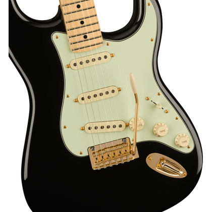 Fender Limited Edition Player Stratocaster Maple Fingerboard Gold Hardware Black