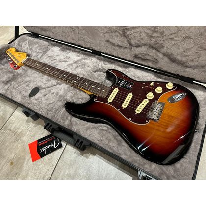 Fender American Professional II Stratocaster RW 3-Color Sunburst Chitarra elettrica con borsa