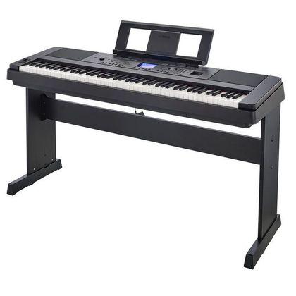 Yamaha DGX660 Pianoforte digitale 88 tasti pesati con stand