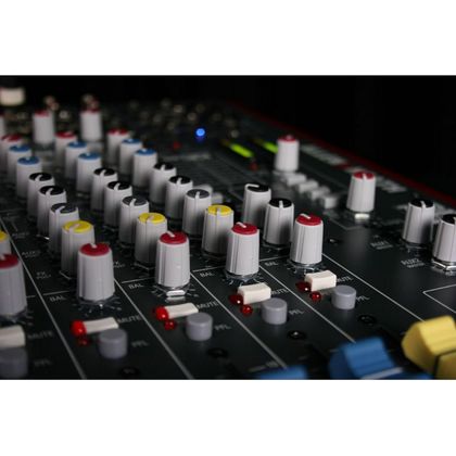 ALLEN &amp; HEATH ZED-16FX Mixer