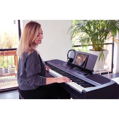 Yamaha DGX670 Black Pianoforte digitale 88 tasti pesati