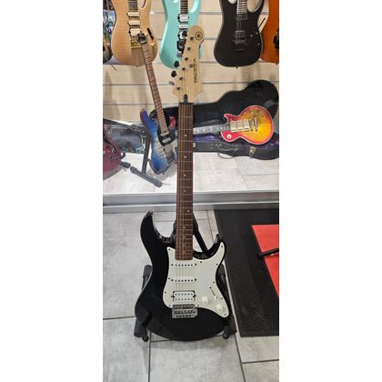 YAMAHA Pacifica 012 Black Chitarra elettrica nera Usata