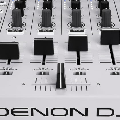 DENON DJ SC Live 4 White Consolle DJ Bianca