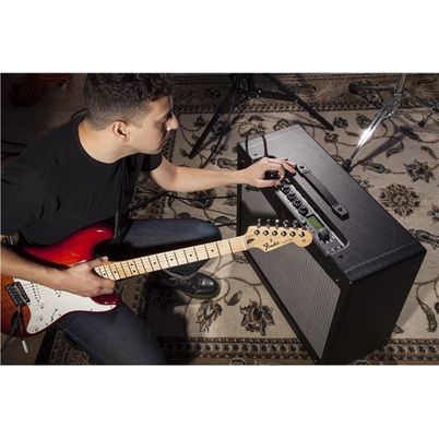 FENDER Mustang IV V2 Amplificatore per chitarra 150W