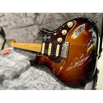 Fender American Professional II Stratocaster HSS MN 3-Color Sunburst Chitarra elettrica con borsa