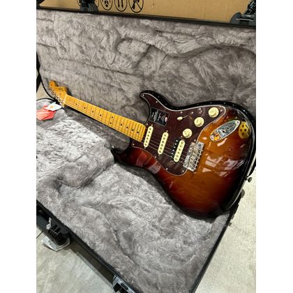 Fender American Professional II Stratocaster HSS MN 3-Color Sunburst Chitarra elettrica con borsa