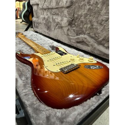 Fender American Professional II Stratocaster MN Sienna Sunburst Chitarra elettrica con borsa