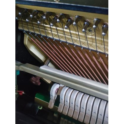 Yamaha YU3 Pianoforte Verticale nero lucido