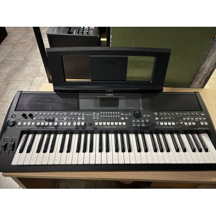 YAMAHA PSR-SX600 ( usata )