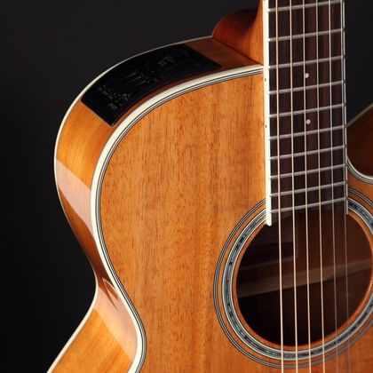 Takamine GN77KCE NAT Chitarra Acustica elettrificata in Koa finitura Natural