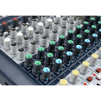 SOUNDCRAFT Signature 10 mixer usb 10 canali con effetti