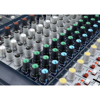 SOUNDCRAFT Signature 12 Mixer usb 12 canali con effetti