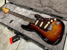 Fender American Professional II Stratocaster RW 3-Color Sunburst Chitarra elettrica con borsa