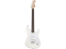 FENDER Bullet Stratocaster White Bundle Chitarra elettrica bianca + amplificatore + plettri omaggio