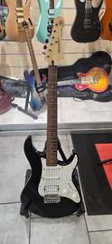 YAMAHA Pacifica 012 Black Chitarra elettrica nera Usata