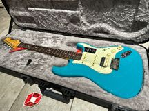 Fender American Professional II Stratocaster HSS RW Miami Blue Chitarra elettrica con borsa