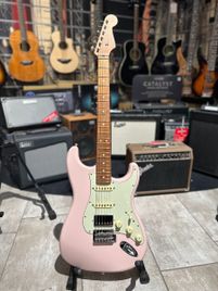 Fender Limited Edition MIJ Hybrid II Stratocaster HSS Shell Pink Roasted Maple