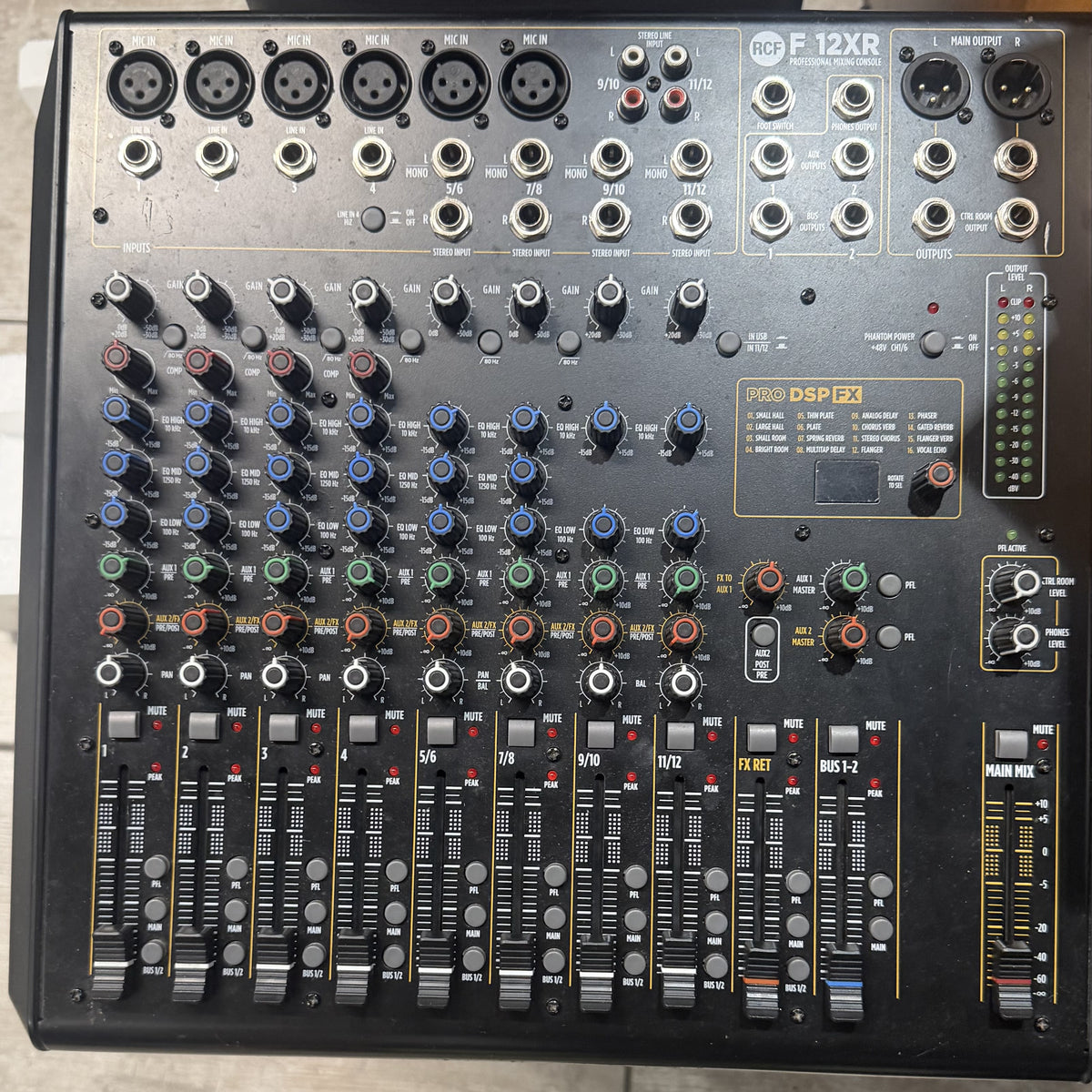 USATO RCF F12XR Mixer 12 canali con effetti