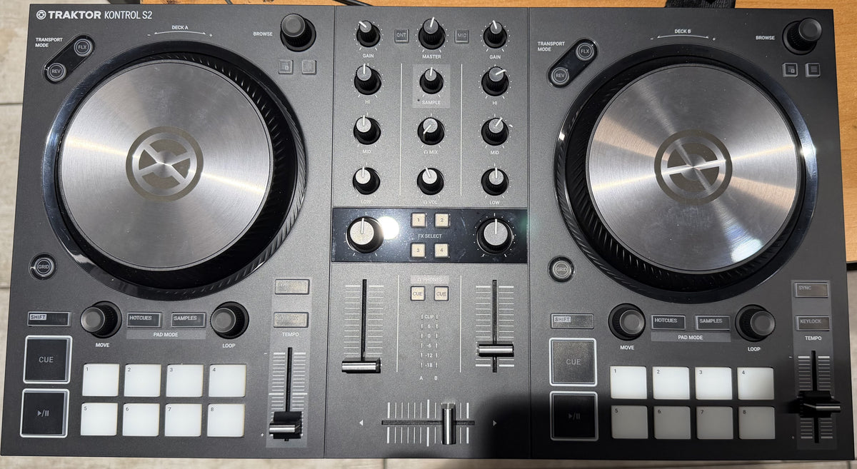 USATO NATIVE INSTRUMENTS Traktor Kontrol S2 MK3