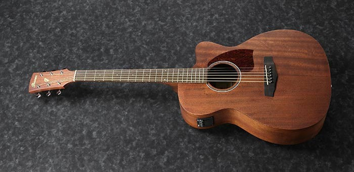 Ibanez PC12MHCE, chitarra acustica con corpo cutaway, finitura Open Pore Natural, manico in mogano e elettronica Ibanez