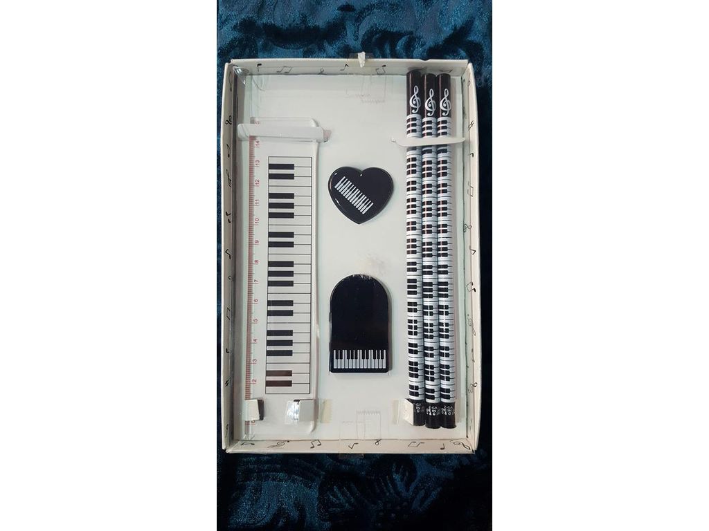 Kit musicale Matite + gomma + temperamatite + righello