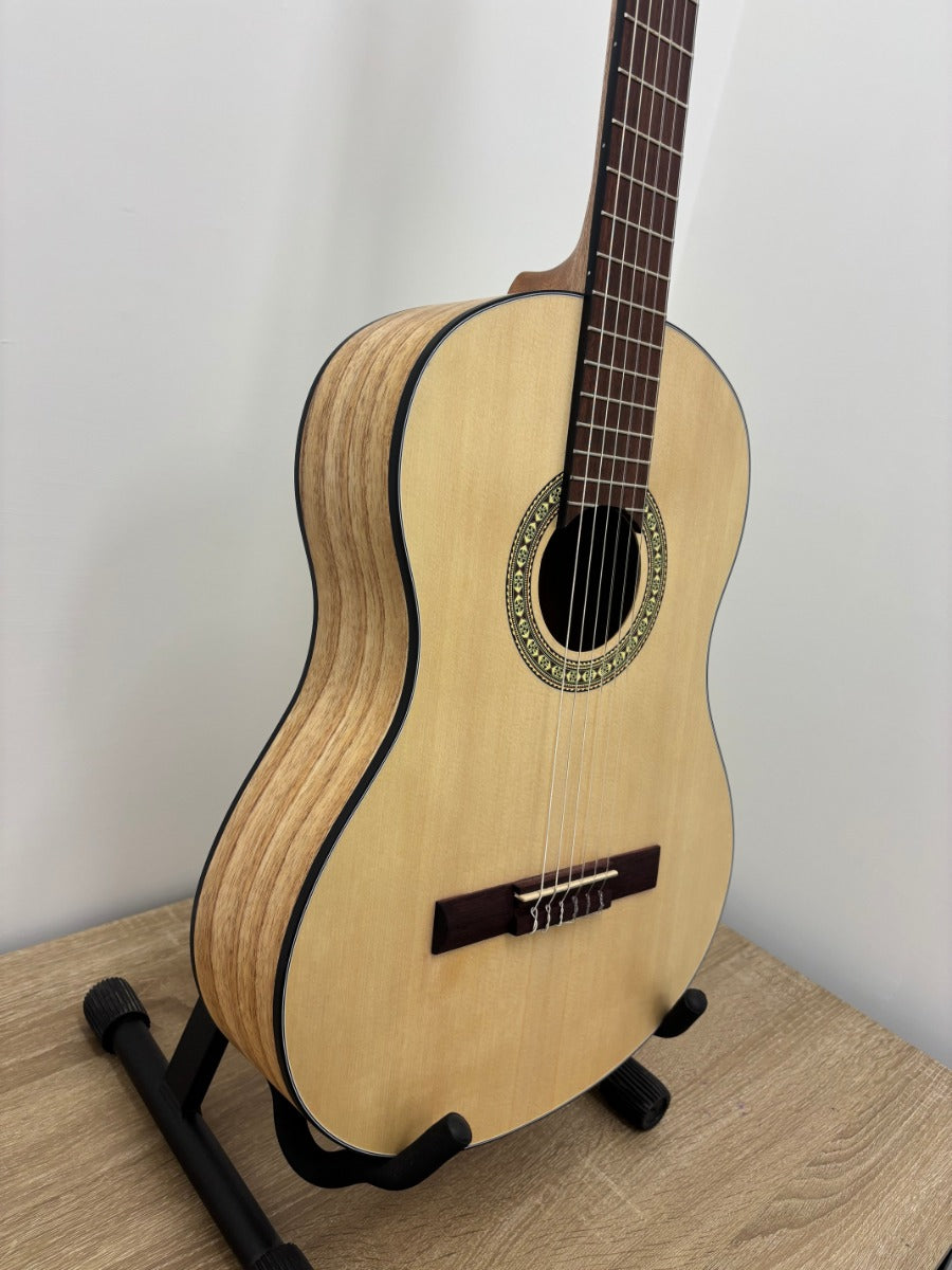 Chitarra da studio 39" Camwood IC-100D NA, con legno di pino himalayano e palissandro, perfetta per i nuovi musicisti