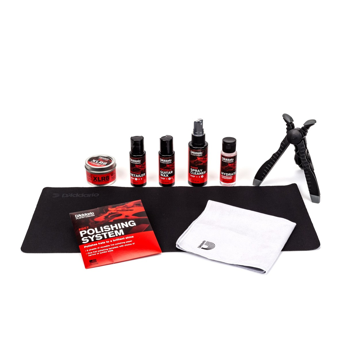 Kit di pulizia D'Addario per chitarre e bassi, completo di custodia, detergenti e supporto per la manutenzione dello strumento