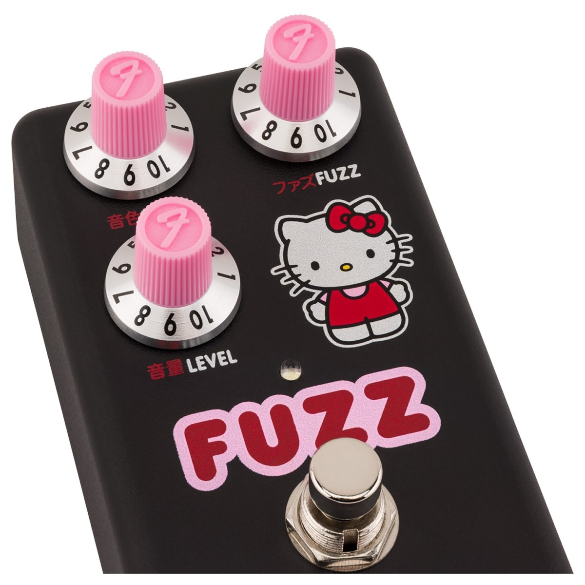 Pedale fuzz nero Fender x Hello Kitty, con manopole rosa e grafica accattivante, offre suoni ricchi e regolazioni semplici