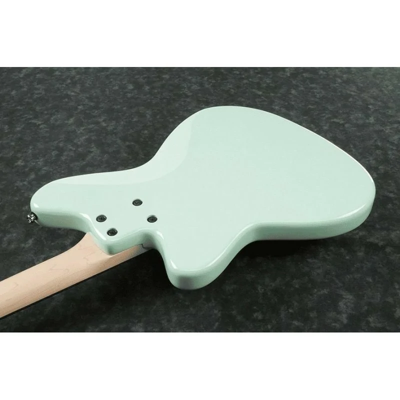 Basso elettrico Ibanez TMB30MGR mint green, con corpo in pioppo e manico in acero, un mix di tradizione e innovazione