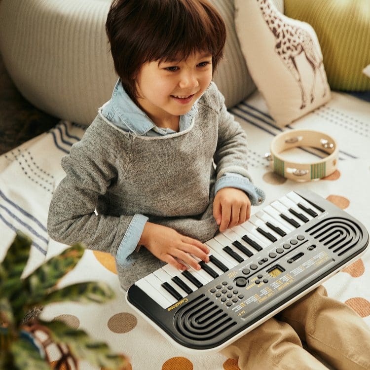 Casio SA-51, tastiera portatile con 32 tasti, 100 suoni e 50 ritmi, ideale per chi inizia a suonare