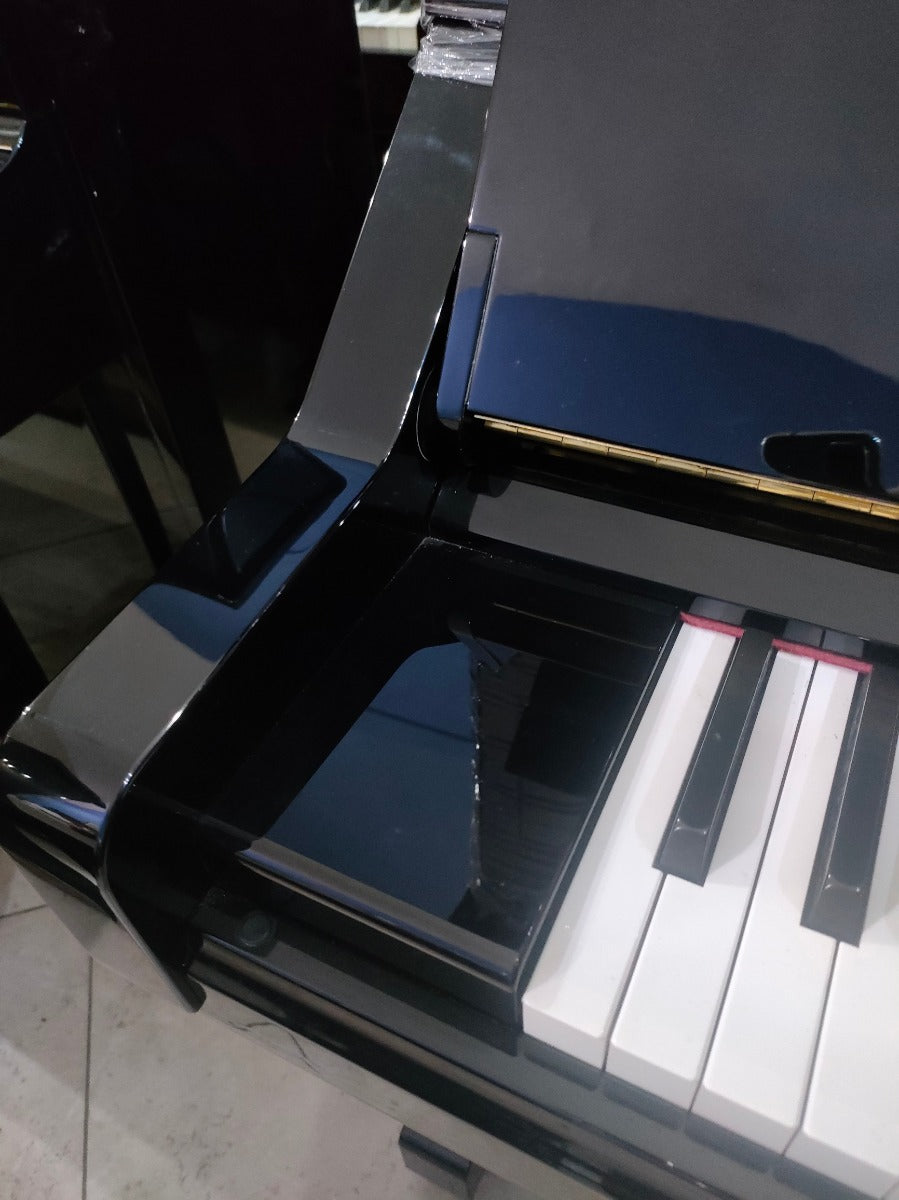 Yamaha YU3 Pianoforte Verticale nero lucido