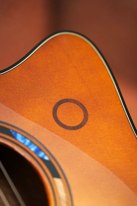 Chitarra elettrificata cutaway sunburst con effetti acustici, Bluetooth e looper per performance creative senza limiti