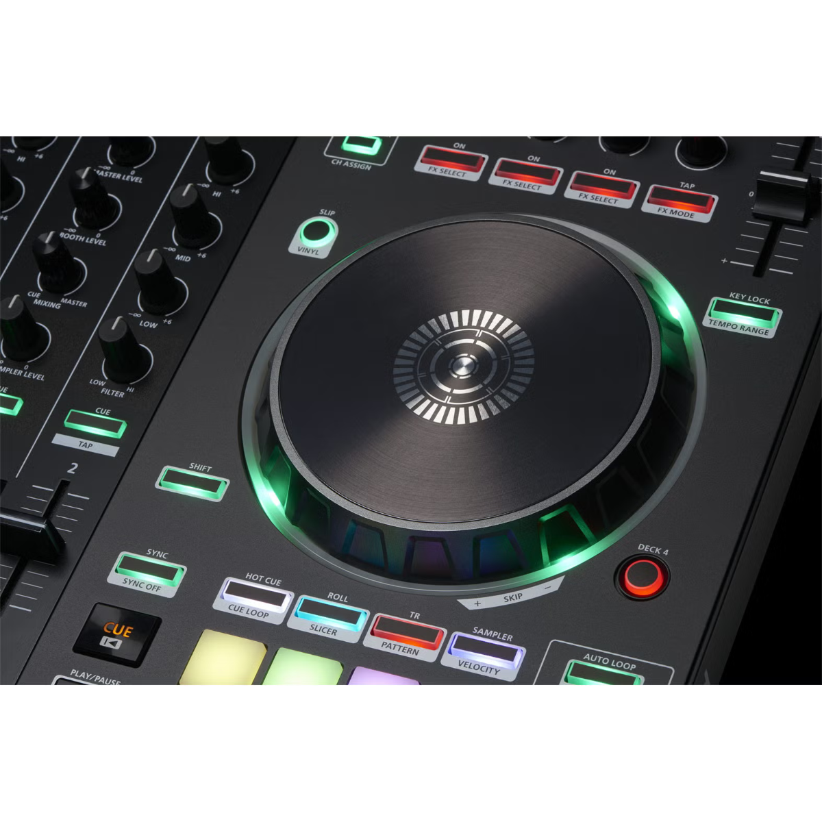 DJ-505 di Roland, controller a due canali per Serato DJ, con funzionalità per mixare, remixare e creare ritmi in tempo reale