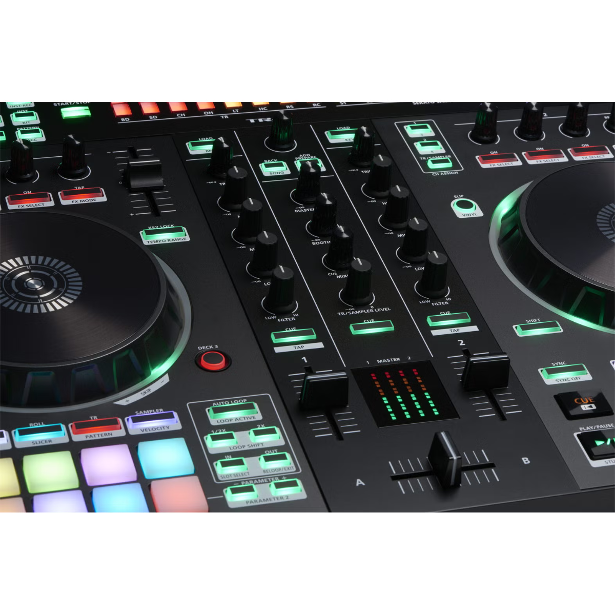 Controller DJ Roland DJ-505, due canali e quattro deck, con pad per Serato DJ e suoni delle storiche drum machine TR