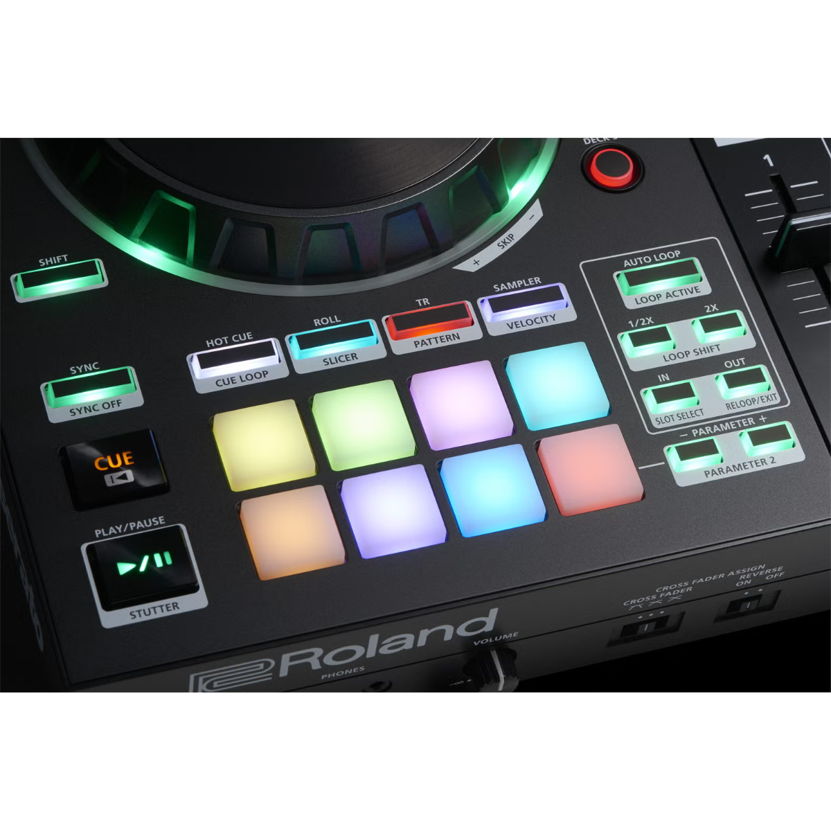 Roland DJ-505, controller a due canali per Serato DJ, offre strumenti per mixaggi