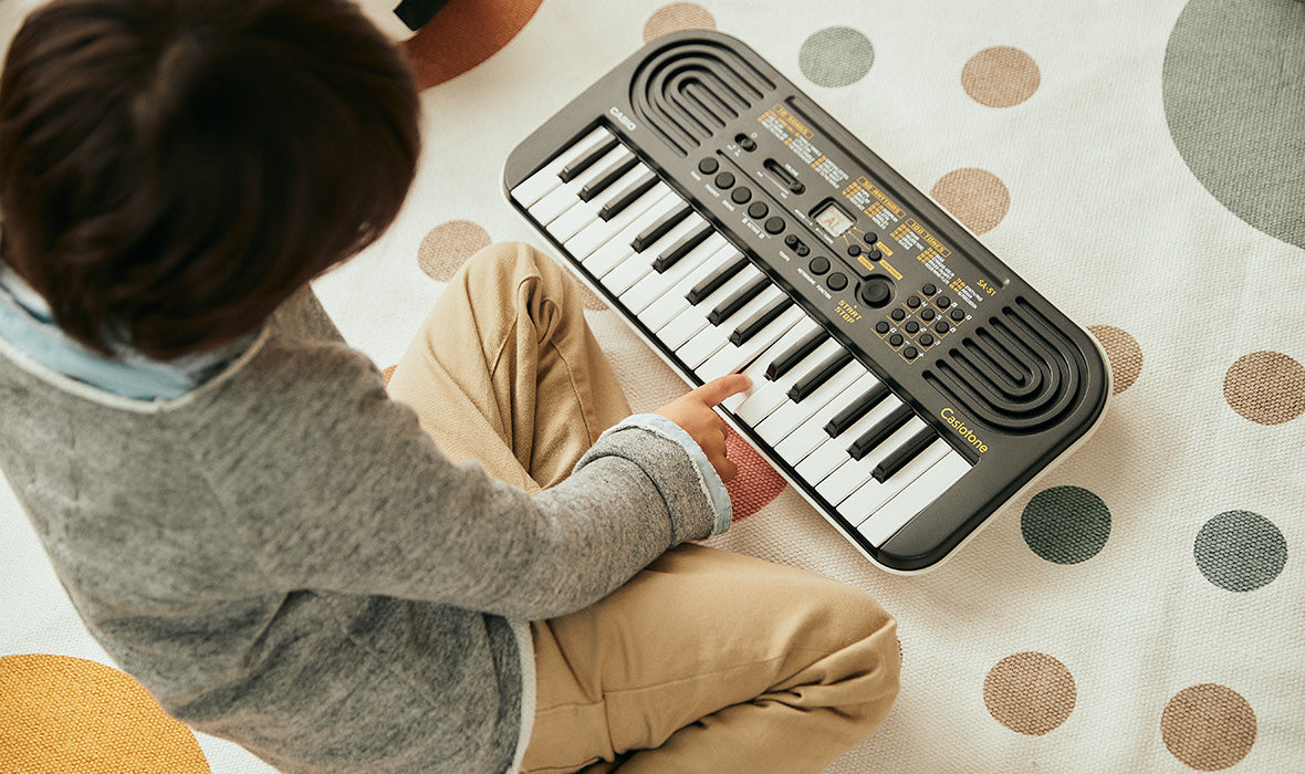 Tastiera Casio SA-51, 32 mini tasti, 100 suoni e 50 ritmi, perfetta per bambini e principianti nella musica