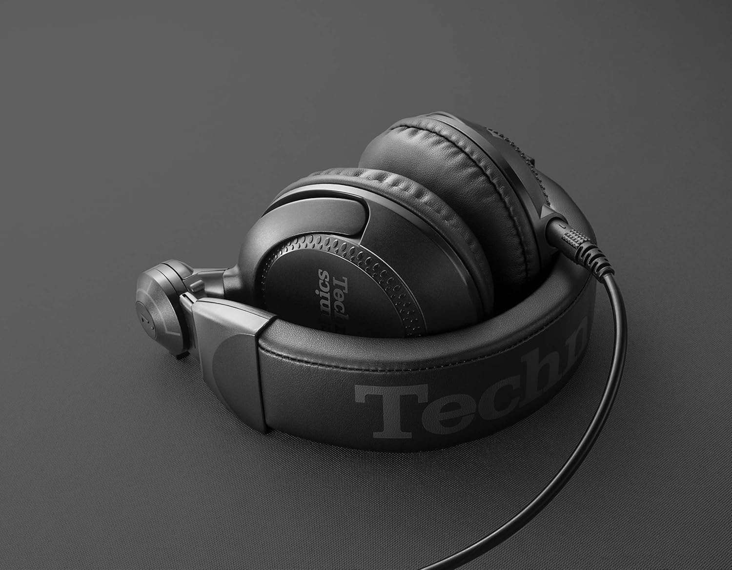 EAH-DJ1200, cuffie on-ear con suono chiaro, design pieghevole e cavo bloccabile, ideali per uso intenso da DJ