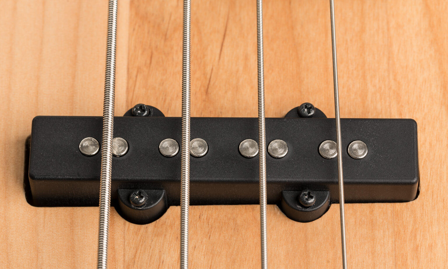 Yamaha BB234 YNS, basso elettrico con corpo in ontano, manico in acero, 34" scala, finitura giallo satinato