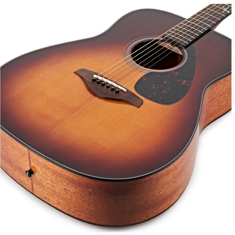 Chitarra acustica Yamaha FG800 BS II, finitura marrone sunburst, suono potente e struttura solida, ideale per principianti