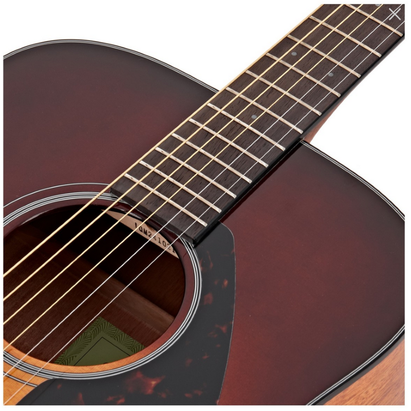Chitarra YAMAHA FG800 BS II, con top in abete massello, fondo in nato, e battipenna tartarugato