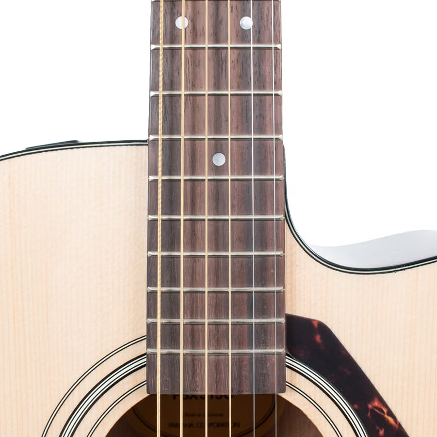 Yamaha FSX315C, chitarra acustica-elettrica, corpo in legno tropicale, suono ricco, dotata di accordatore e mid-boost