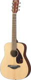 Chitarra YAMAHA JR2, formato 3/4, corpo in abete rosso, finitura opaca, accessori inclusi, design raffinato e compatto