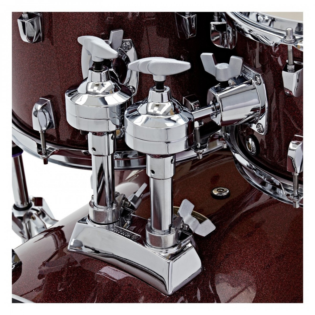 Batteria acustica Yamaha Rydeen 20" in Burgundy Glitter, dotata di hardware e piatti, adatta a batteristi principianti e intermedi