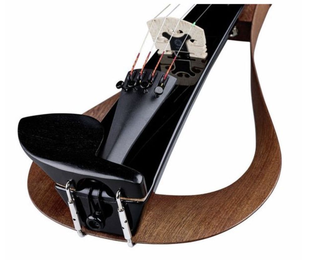YAMAHA YEV104 Black Violino Elettrico vista angolata